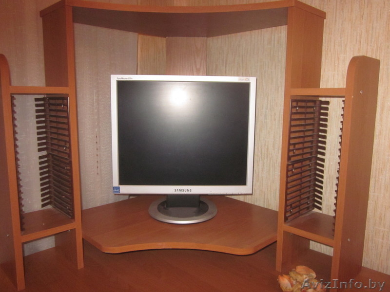 Продам компьютерный стол в отличном состоянии - Изображение #1, Объявление #864157